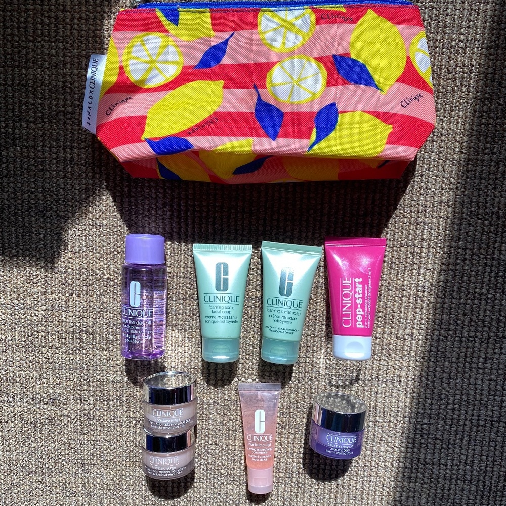 8 Item Clinique Bundle PLUS Donald x Clinique bag